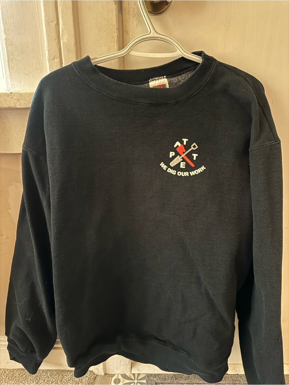 Black Vintage Crewneck Sweatshirt with Small Chest Logo Plumbing Tom Eddington